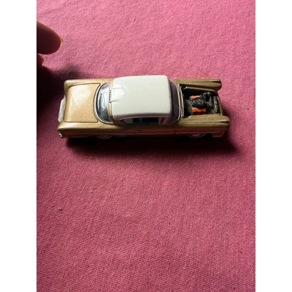 Vintage 2000 Johnny Lightning 1958 Chevy Impala Gold White Top Diecast Ca